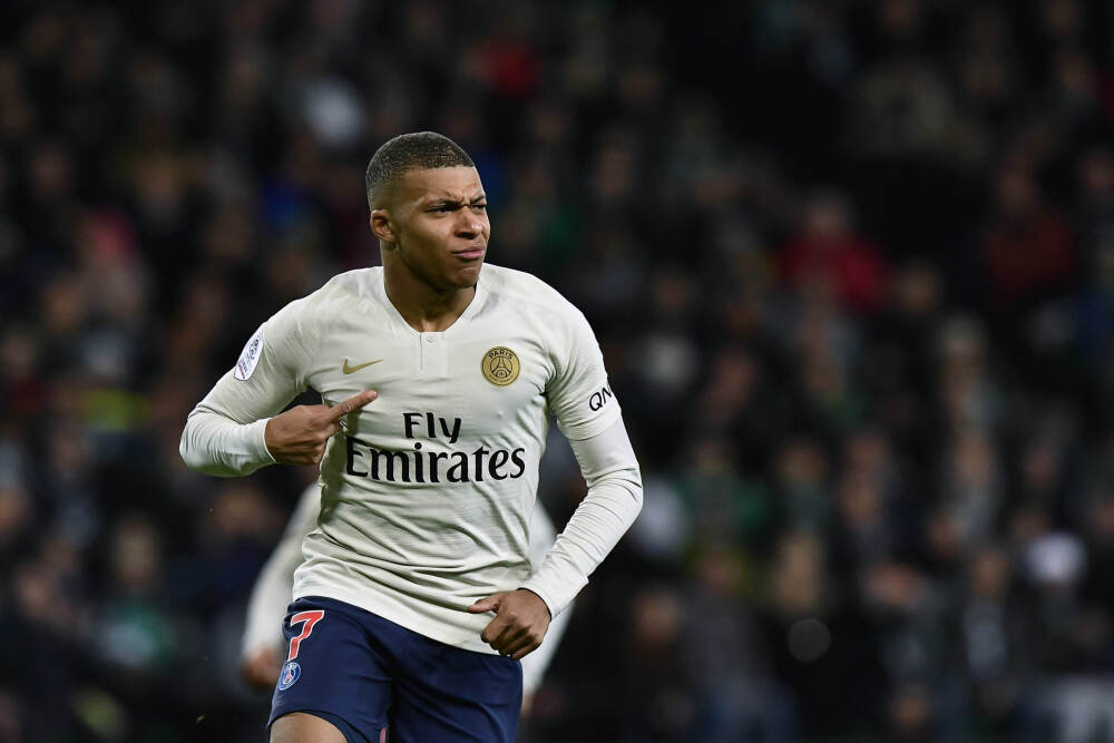 从巴西头号电竞耳机到触控投影，广交会见证中国品牌价值提升｜广交会现场